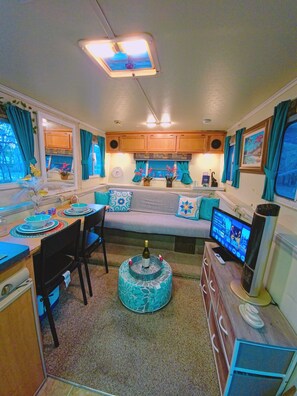 Télévision, cheminée