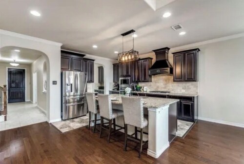 Spacious 4-bedroom house in welcoming ''The Chateau @ Little Elm''