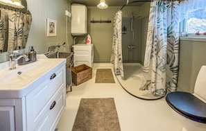 Shower - Awesome home in Skillingaryd with WiFi (Skillingaryd)