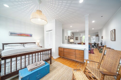 Full Floor of Historic Mid-Town Rowhouse WFH