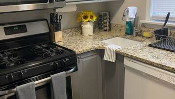 Mikrowelle, Ofen, Herdplatte, Geschirrspüler