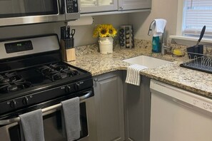 Mikrowelle, Ofen, Herdplatte, Geschirrspüler