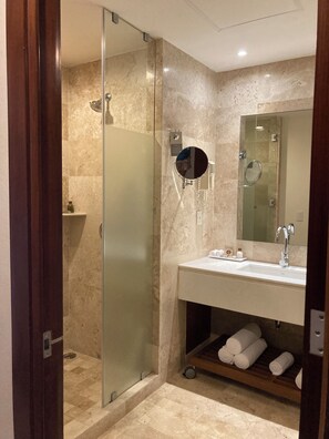 Jetted bath, hair dryer, towels, soap