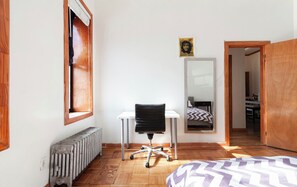 1 bedroom, iron/ironing board, Internet, bed sheets - Large Room in Shared 2 brm apartment (Brooklyn)