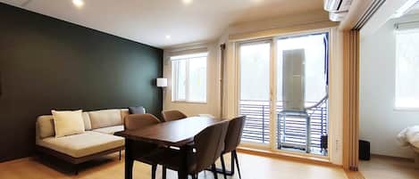 Deluxe Apartment, Balcony, Mountain View | Living area