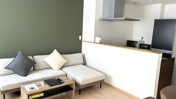 Deluxe Apartment, Balcony, Mountain View | Living area