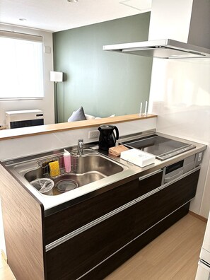 Leilighet – deluxe, balkong, fjellutsikt | Eget kjøkken | Kjøleskap, mikrobølgeovn, ovn og kokeplater