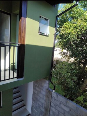 Exterior detail - Modern apartment near the best surfing beaches in Guarda do Embaú, SC. (Palhoça)