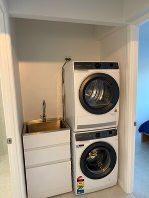 Interior - Freshly Renovated 2BR/2BA Apartment in Murarrie (Murarrie)