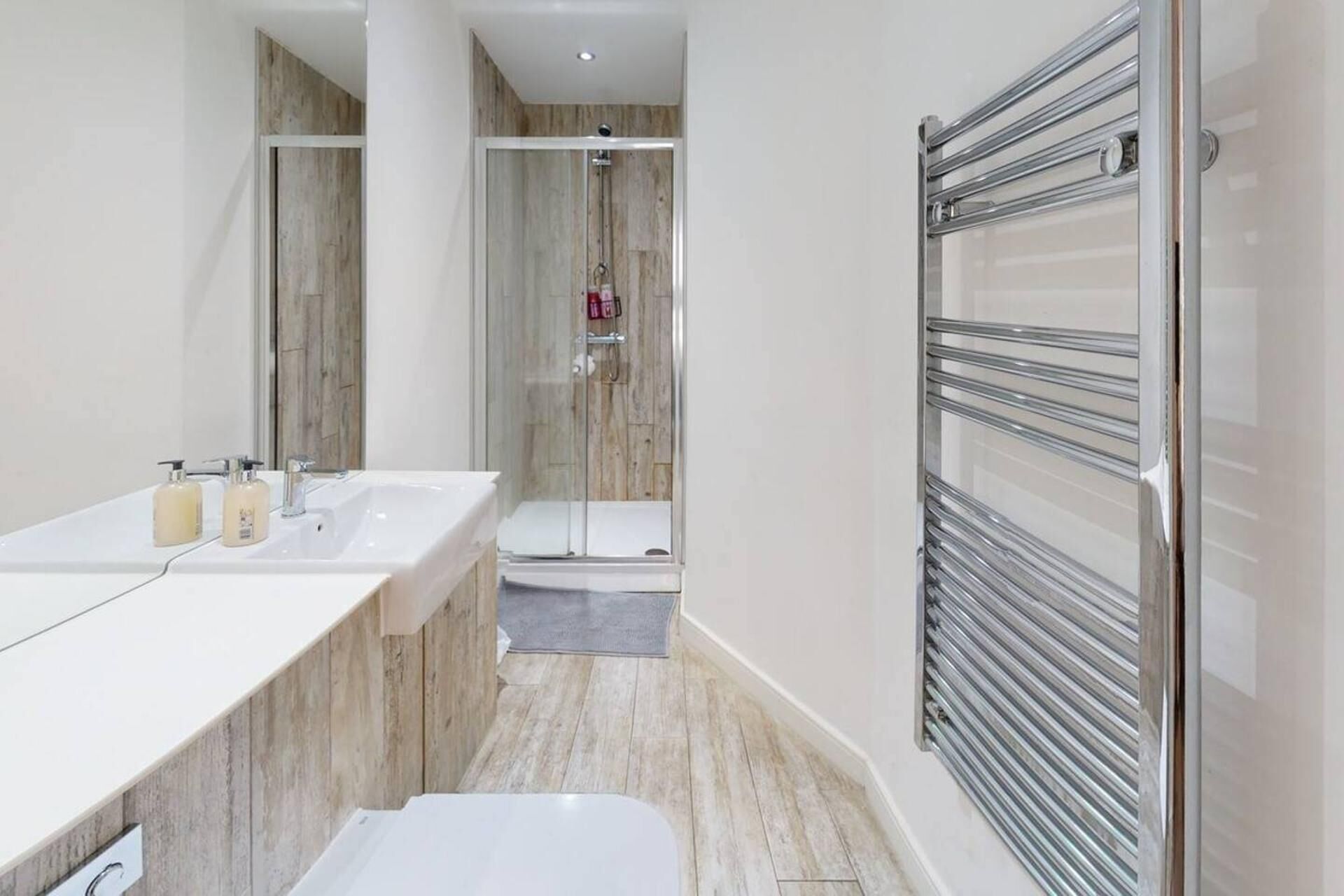 Shower, towels
