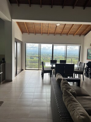 Living area - Mirador Forest House Pueblo Tapao (Pueblo Tapao)