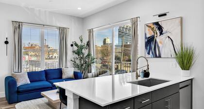 NEW Modern 1BR in Oak Lawn Dallas With Free Parking + Complimentary EV Charger
