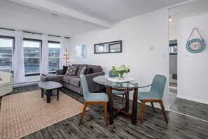 Smart TV - Lofty Haven ~ High/ Harbour Views of Narrows & Signal Hill/ Steps to Downtown (St. John's)