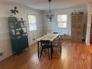 Dining - Three bed/Two bath, 2 miles to Augusta National on neighborhood streets (Augusta)