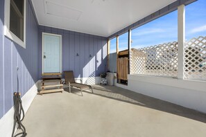 Terrace/patio - 5142 - Cozy KDH Cottage Steps to the Beach (Kill Devil Hills)