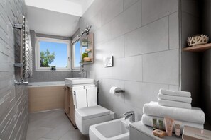Hair dryer, towels - Villa Lume - Private Villa With Pool (Sant'Agata sui Due Golfi)