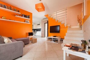 TV, ping pong - Villa Lume - Private Villa With Pool (Sant'Agata sui Due Golfi)