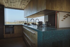 Fridge, microwave, oven, dishwasher - Canaryislandshost I Nativo (Urbanización Famara)
