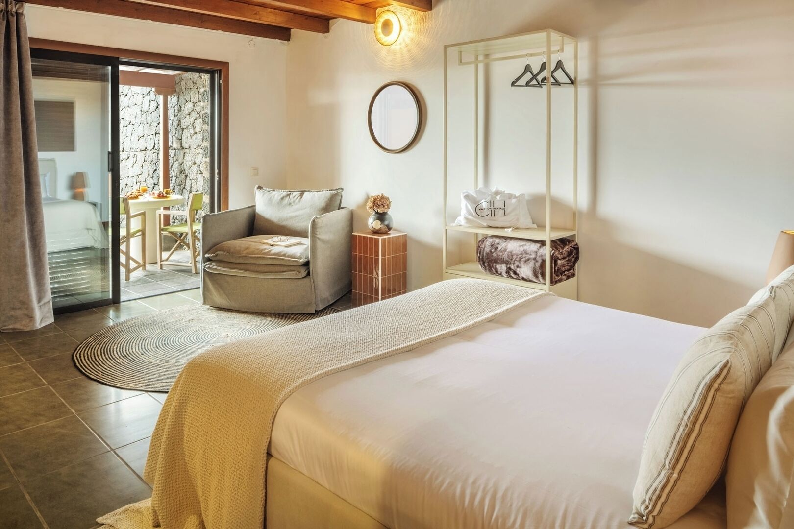 1 dormitorio, tabla de planchar con plancha, wifi y ropa de cama