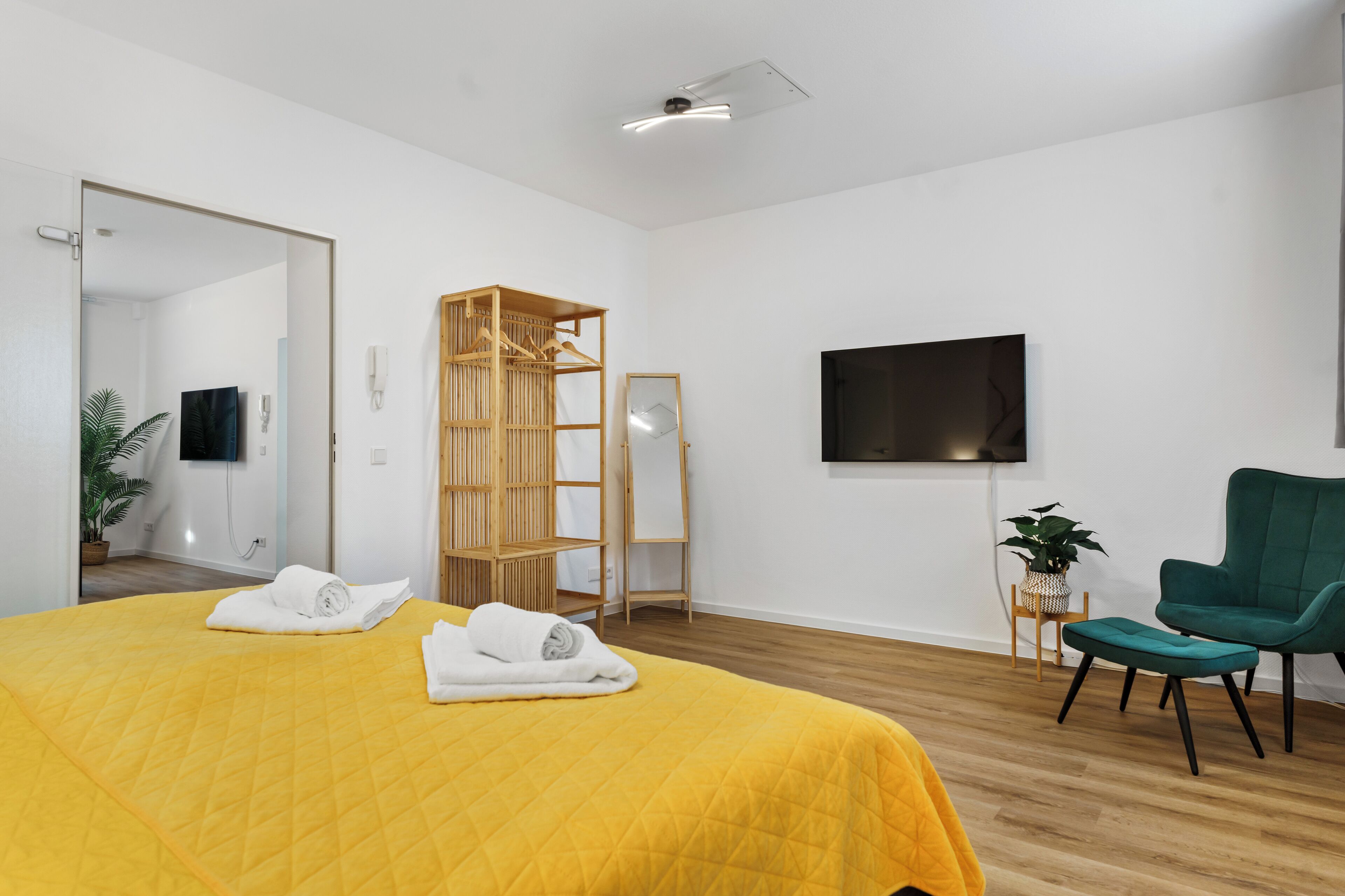 Iron/ironing board, WiFi, bed sheets