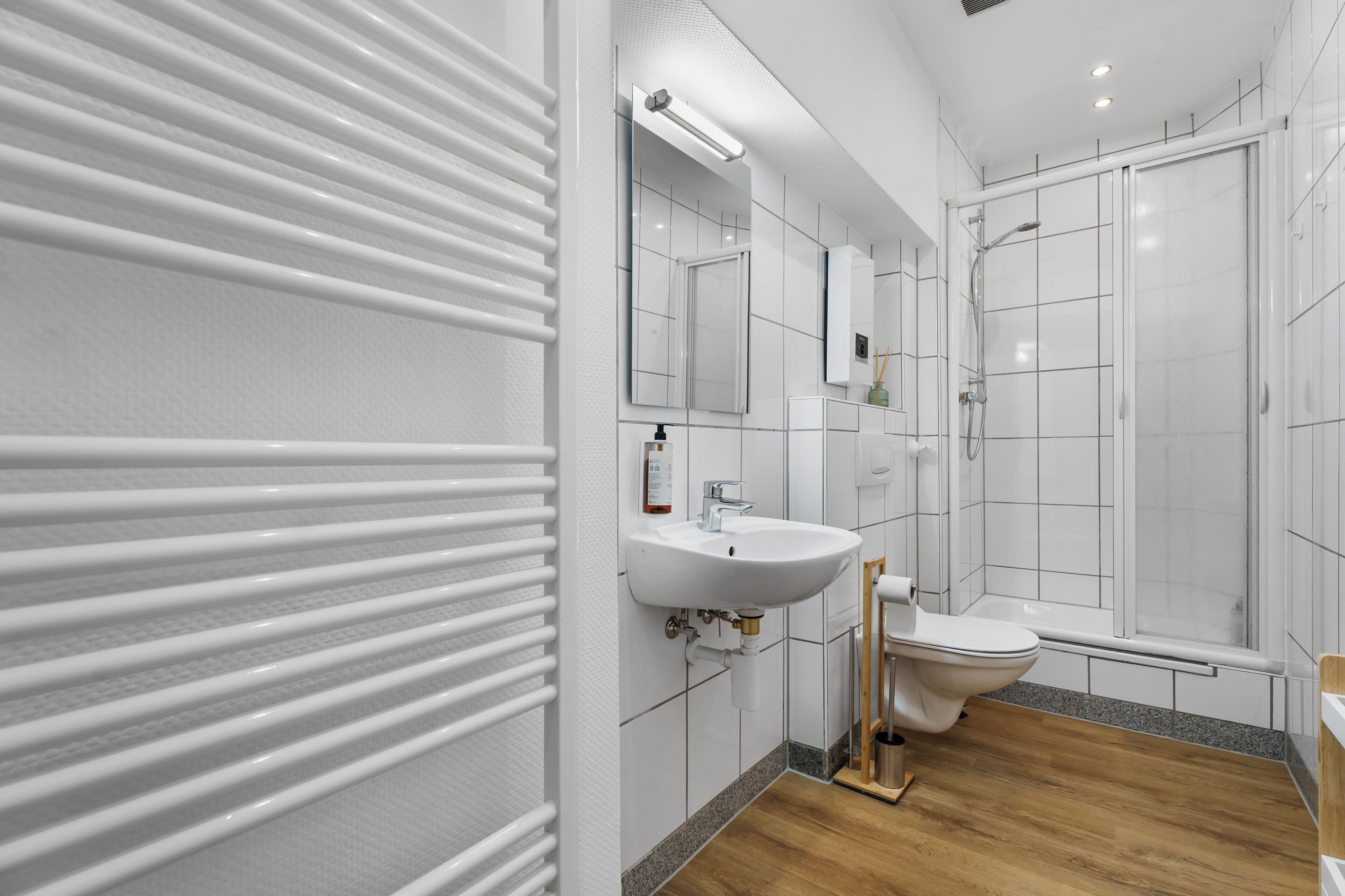 Dusche, Haartrockner, Handtücher, Seife