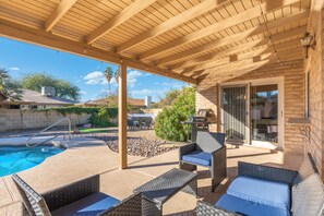 Terrace/patio - Relaxing Deer Valley Retreat – Pool, Game Room, Fireplace, BBQ, Sleeps 8 (Phoenix)