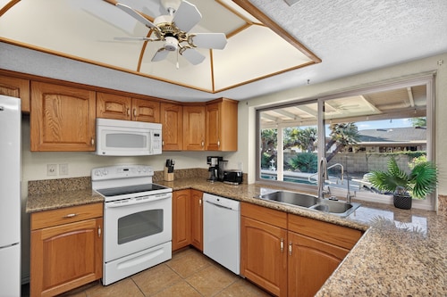 Relaxing Deer Valley Retreat – Pool, Game Room, Fireplace, BBQ, Sleeps 8