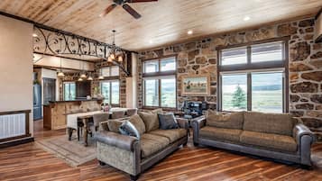 Älytelevisio, takka, videopelejä, stereot