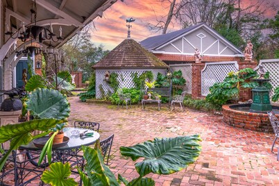 Terrace Carriage House | 1/1, Historic Downtown