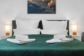 Tabla de planchar con plancha, wifi y ropa de cama 