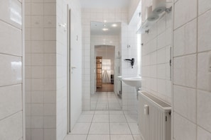 Handtücher, Seife, Toilettenpapier