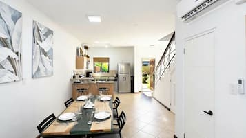 Family Townhome, 2 Bedrooms, Kitchen, Resort View | Dining