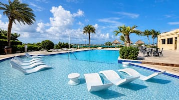 5 outdoor pools, free pool cabanas, pool umbrellas