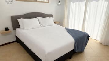 Family Townhome, 2 Bedrooms, Kitchen, Resort View | In-room safe, desk, laptop workspace, blackout curtains