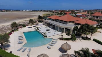 5 outdoor pools, free pool cabanas, pool umbrellas