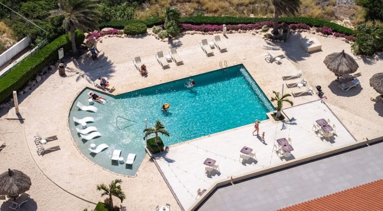 5 buitenzwembaden, gratis zwembadcabana's en parasols bij het zwembad