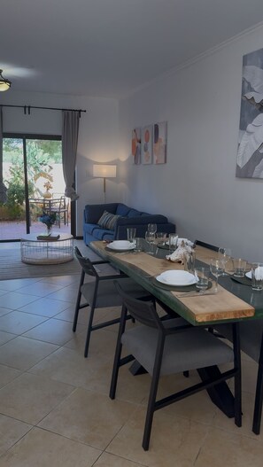 Family Townhome, 2 Bedrooms, Kitchen, Resort View | Dining - Gold Coast Aruba  (Noord)
