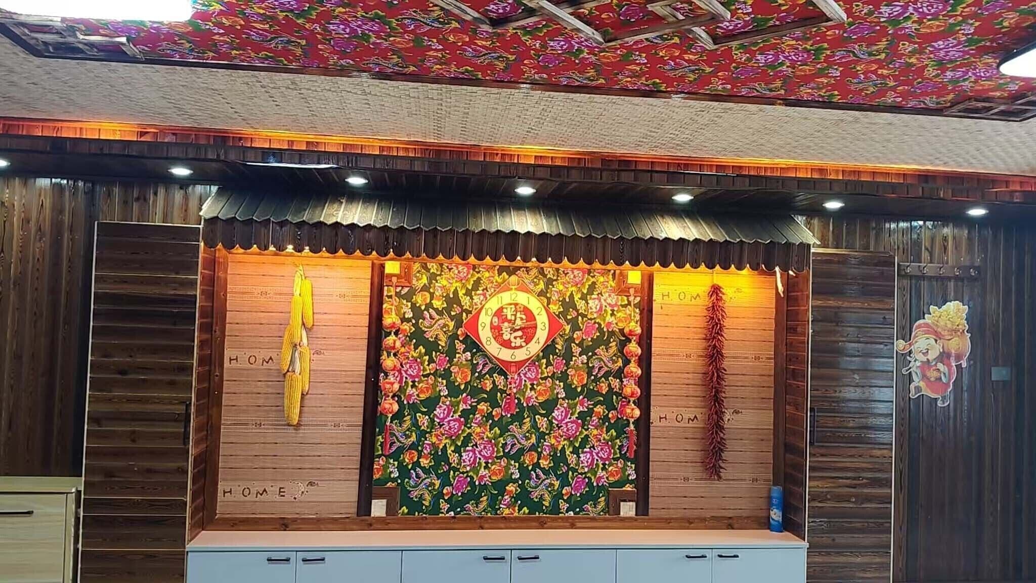 Chalet sénior, vistas a la colina | Escritorio y espacio para trabajar con un portátil