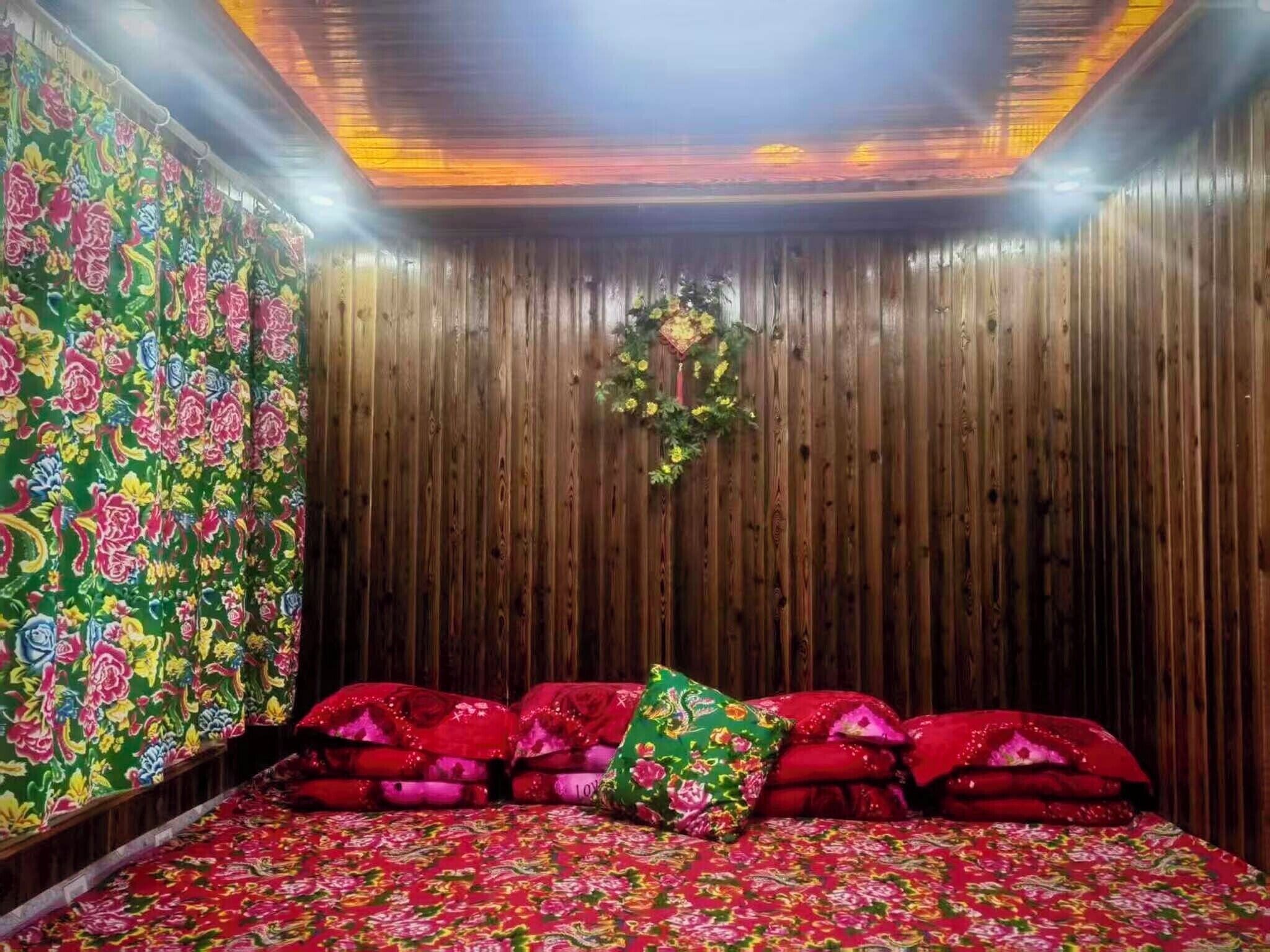 Alpehytte – superior, utsikt mot høyde | Skrivebord, skrivebord for bærbar PC, lydisolert og wi-fi (inkludert)