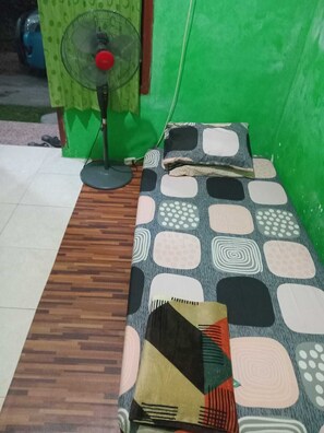 Standard Single Room | Free WiFi - Nyaman Homestay (Kediri)