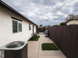 Outdoor dining - Escondido Front Unit 3-BR by SD STAY (Escondido)