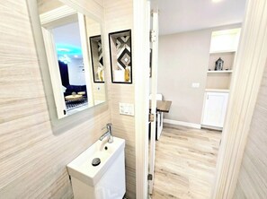 Hair dryer - Escondido Front Unit 3-BR by SD STAY (Escondido)