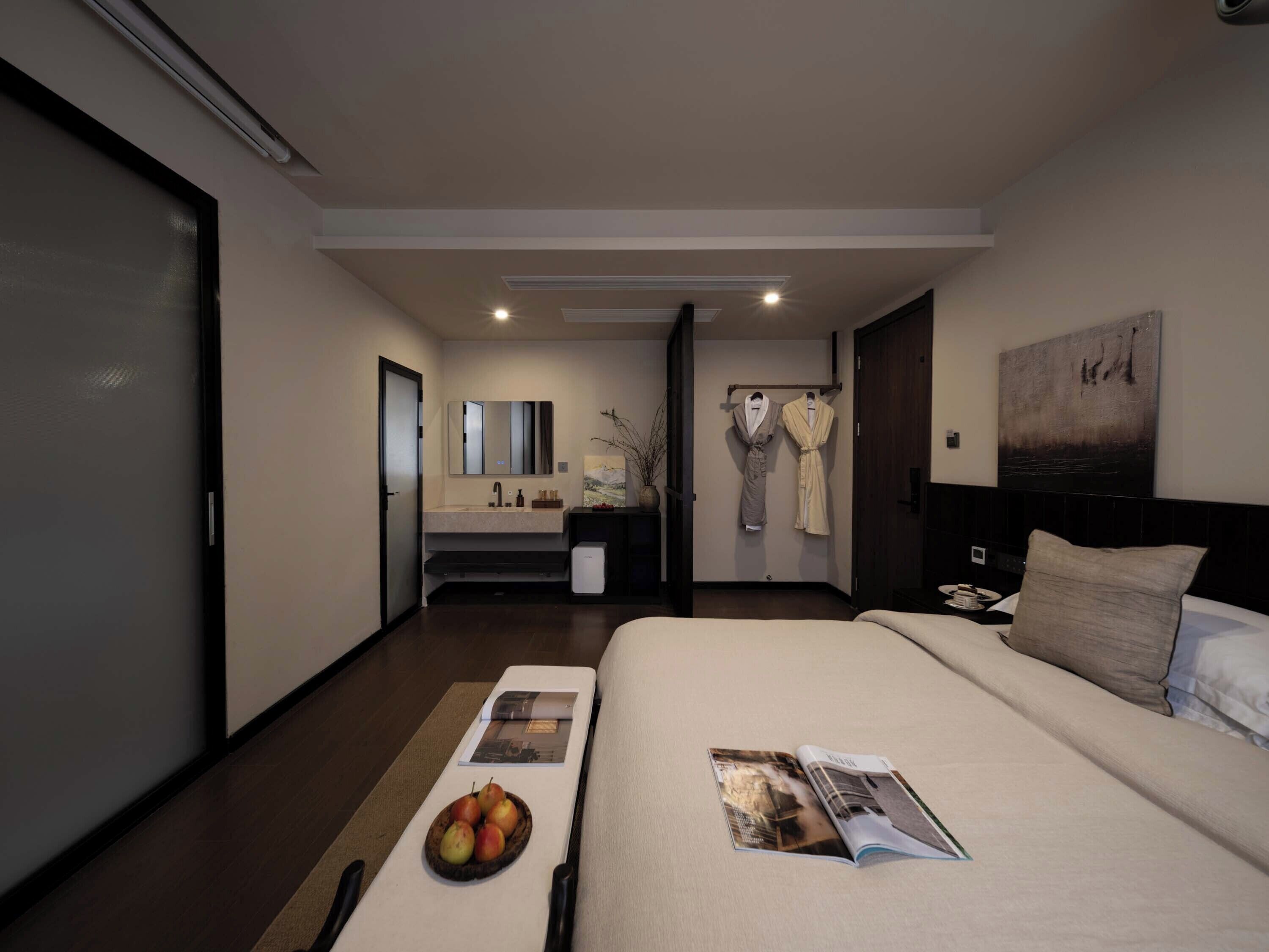 Chambre Double Romantique | Articles gratuits dans le mini-bar, bureau, rideaux occultants