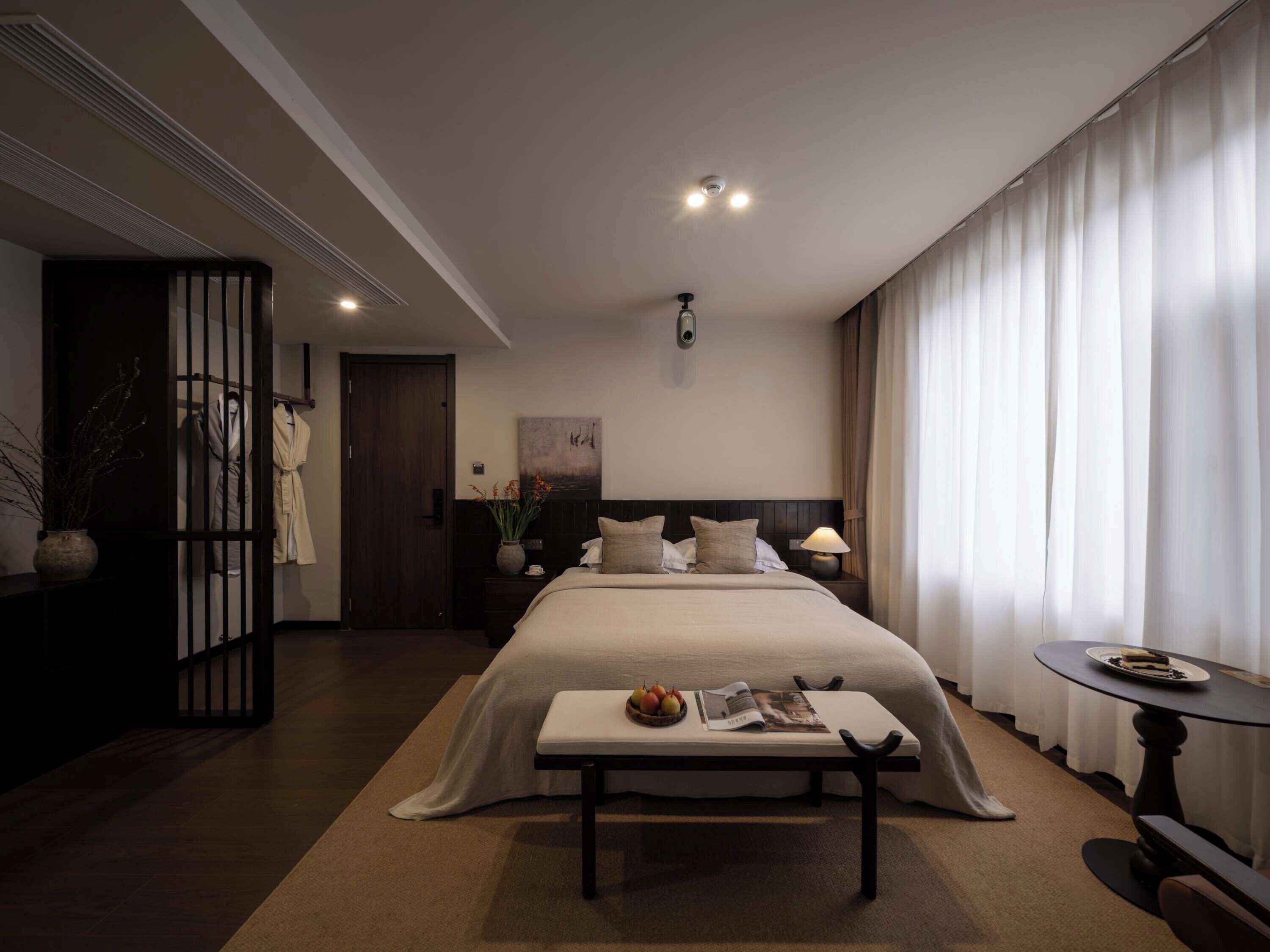 Articles gratuits dans le mini-bar, bureau, rideaux occultants