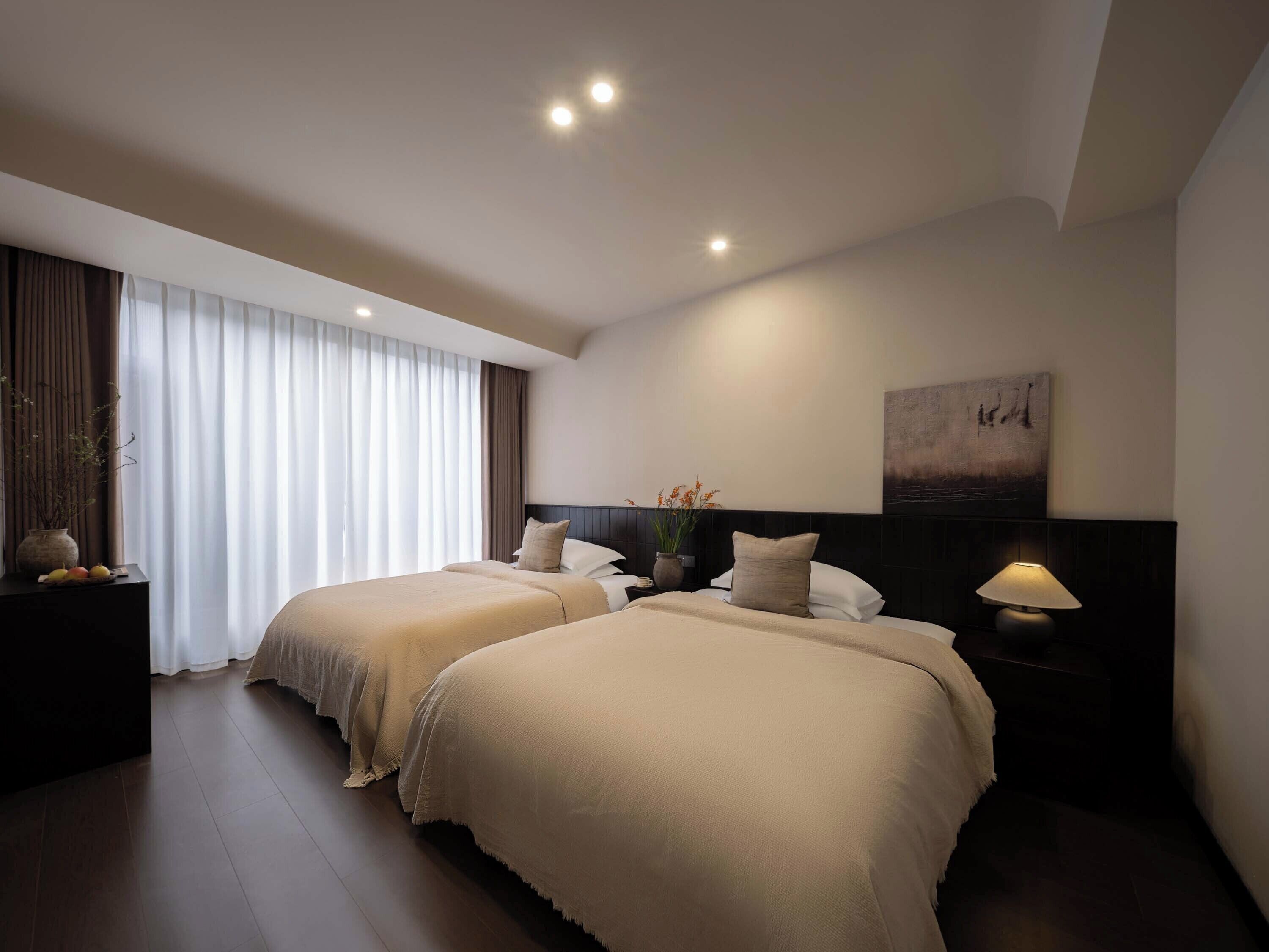 Articles gratuits dans le mini-bar, bureau, rideaux occultants