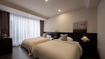 Articles gratuits dans le mini-bar, bureau, rideaux occultants