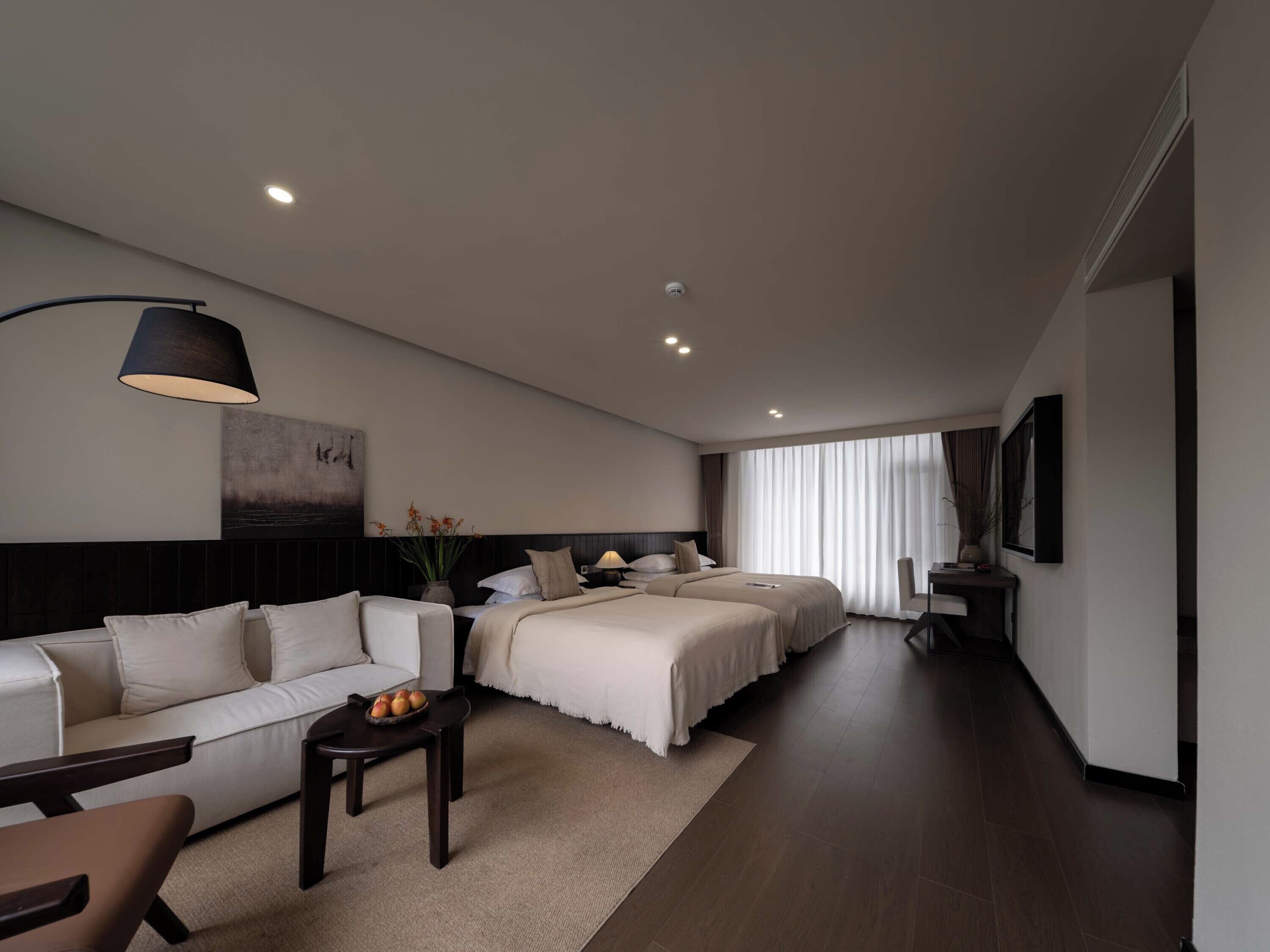 Articles gratuits dans le mini-bar, bureau, rideaux occultants