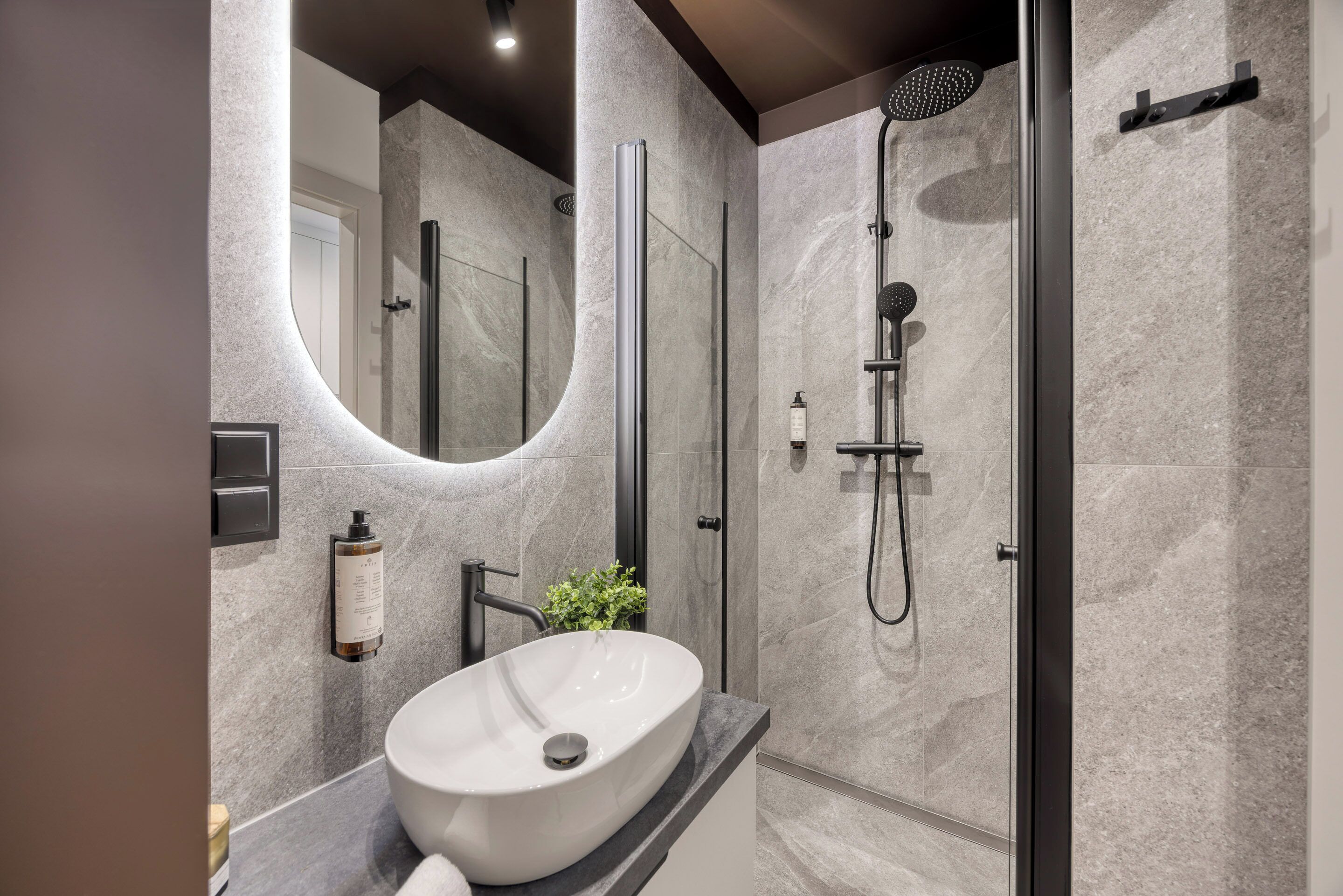 Design Studio Suite, Non Smoking, Kitchenette | Bathroom