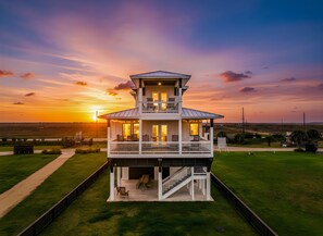 Exterior - Luxury Villa l Pool l Pristine Ocean Views (Gilchrist)