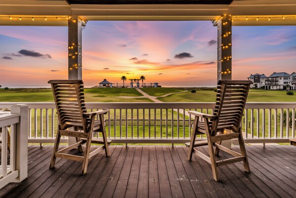 Terrace/patio - Luxury Villa l Pool l Pristine Ocean Views (Gilchrist)
